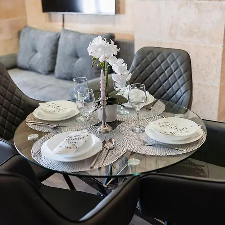 Weissmann Apartment